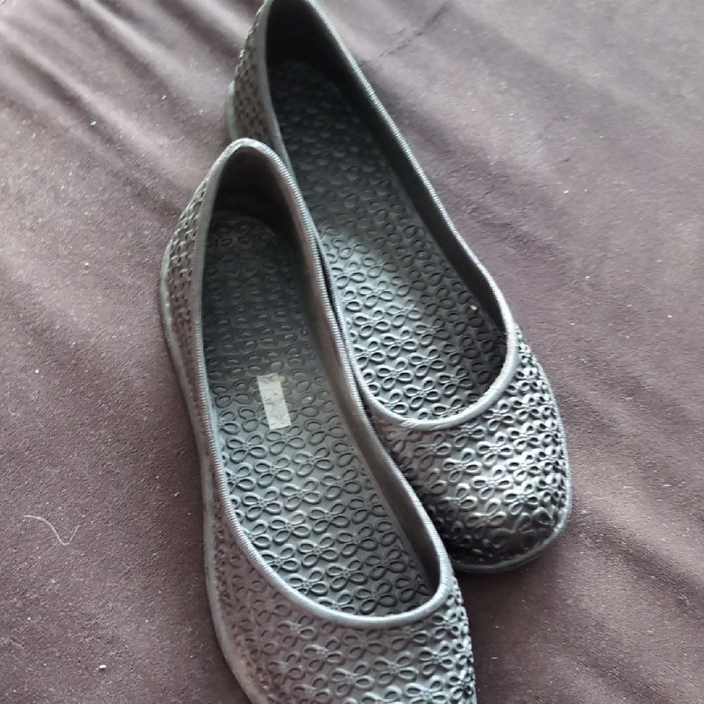 🔵 Black Women's Plastic Flats